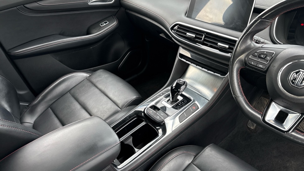 MG HS 1.5 T-GDI Excite 5dr DCT Petrol Hatchback - Image 14