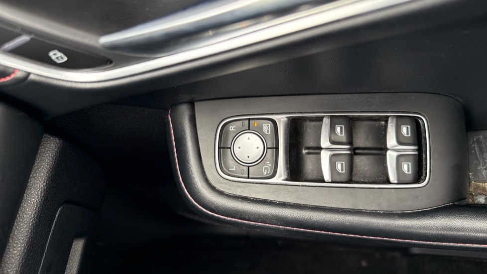MG HS 1.5 T-GDI Excite 5dr DCT Petrol Hatchback - Image 35