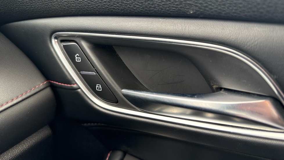 MG HS 1.5 T-GDI Excite 5dr DCT Petrol Hatchback - Image 36