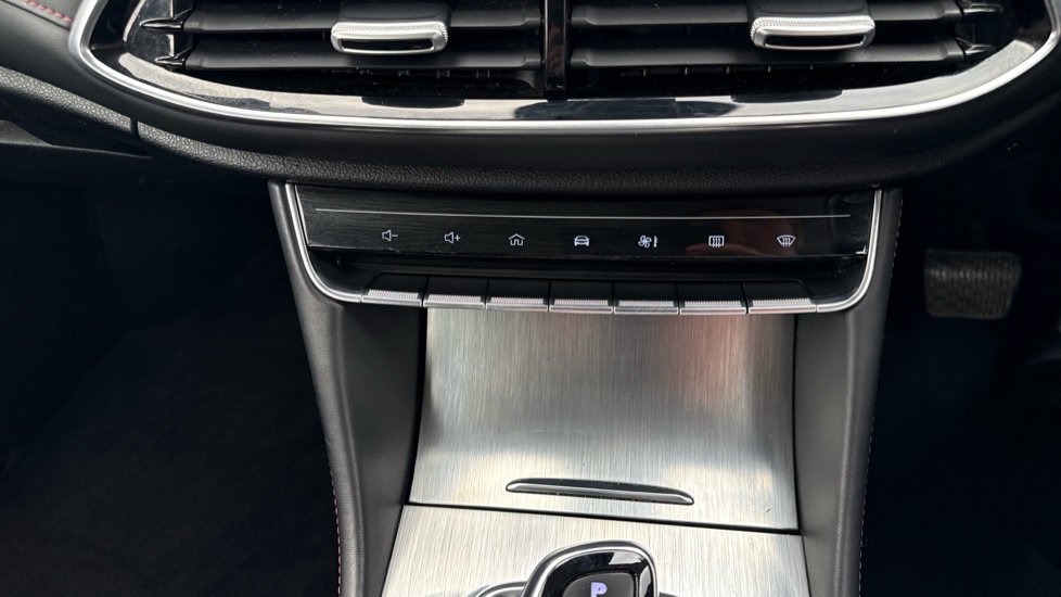 MG HS 1.5 T-GDI Excite 5dr DCT Petrol Hatchback - Image 37