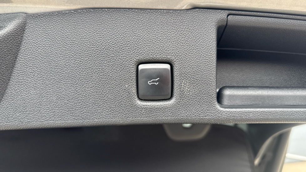 Ford Kuga 1.5 EcoBoost 150 Titanium Edition 5dr Petrol Estate - Image 21