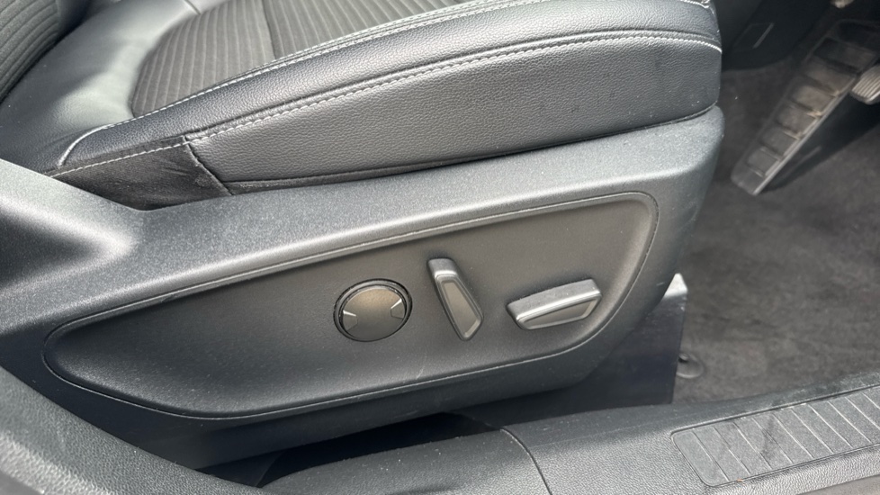 Ford Kuga 1.5 EcoBoost 150 Titanium Edition 5dr Petrol Estate - Image 28