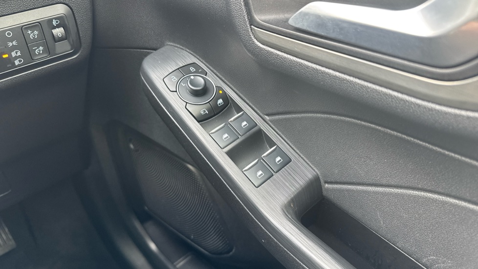 Ford Kuga 1.5 EcoBoost 150 Titanium Edition 5dr Petrol Estate - Image 37