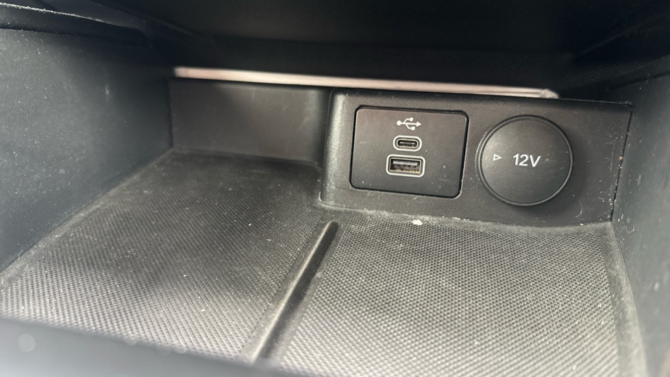 Ford Kuga 1.5 EcoBoost 150 Titanium Edition 5dr Petrol Estate - Image 41