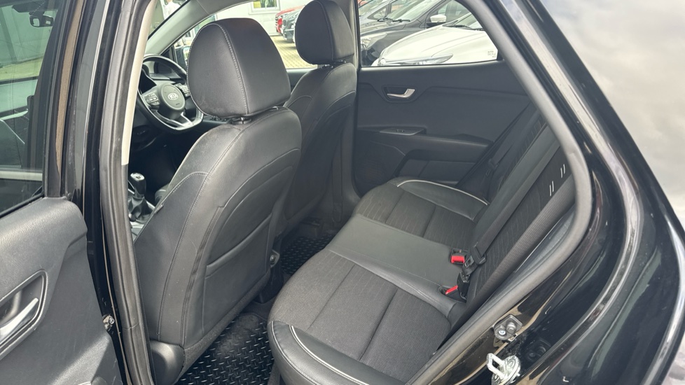 Kia Stonic 1.0T GDi 48V GT-Line 5dr Petrol Estate - Image 16
