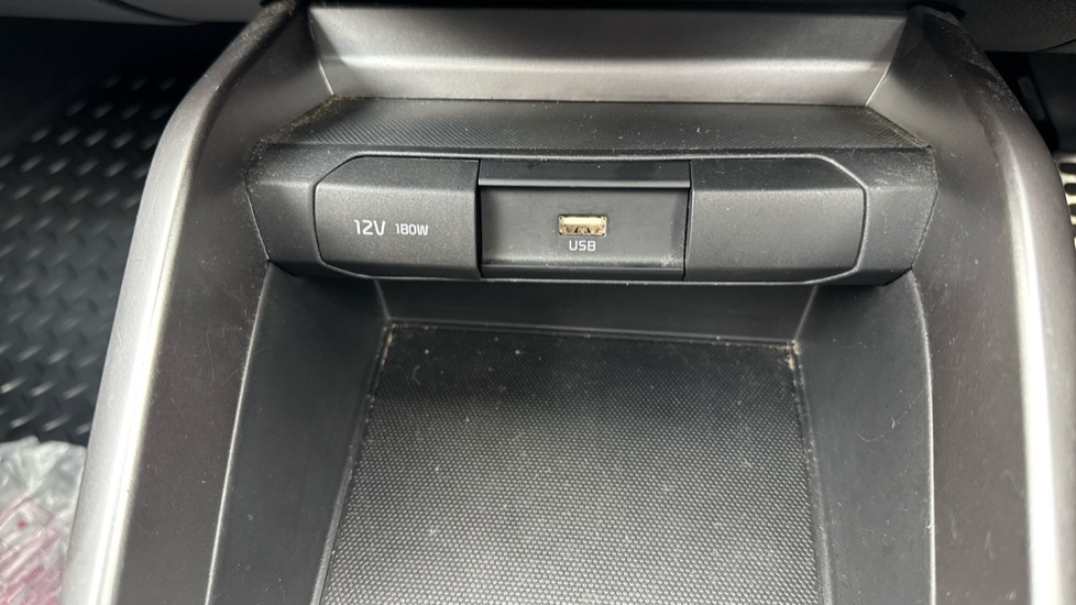 Kia Stonic 1.0T GDi 48V GT-Line 5dr Petrol Estate - Image 40