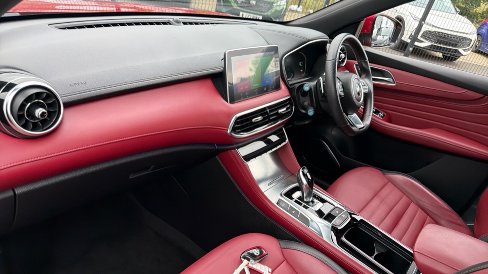 MG HS 1.5 T-GDI Exclusive 5dr DCT Petrol Hatchback - Image 9
