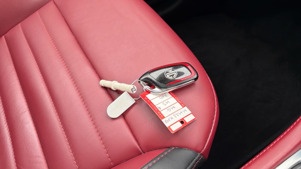 MG HS 1.5 T-GDI Exclusive 5dr DCT Petrol Hatchback - Image 19