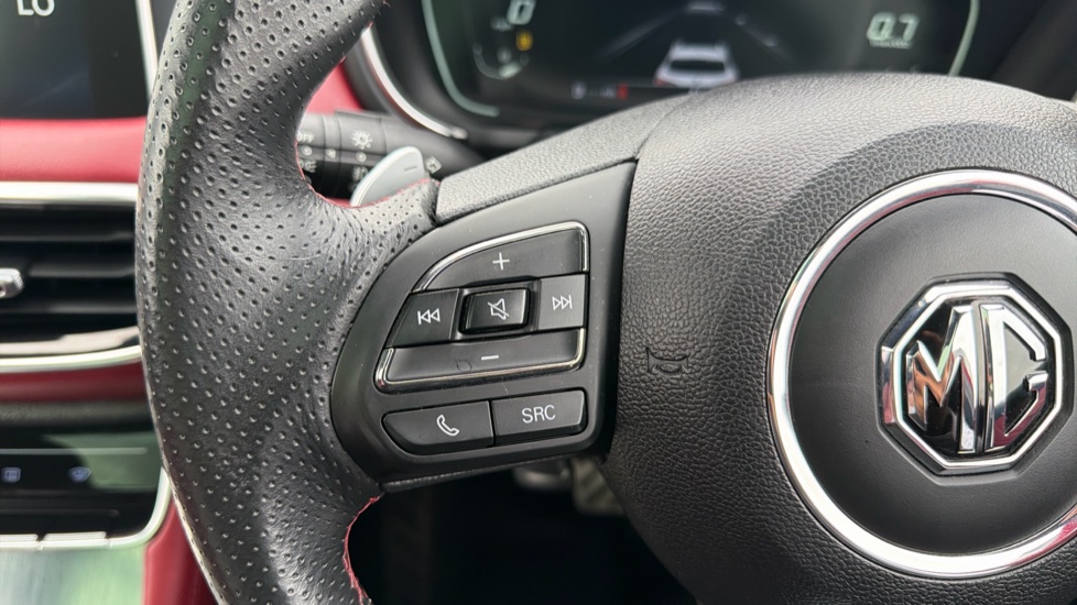 MG HS 1.5 T-GDI Exclusive 5dr DCT Petrol Hatchback - Image 32