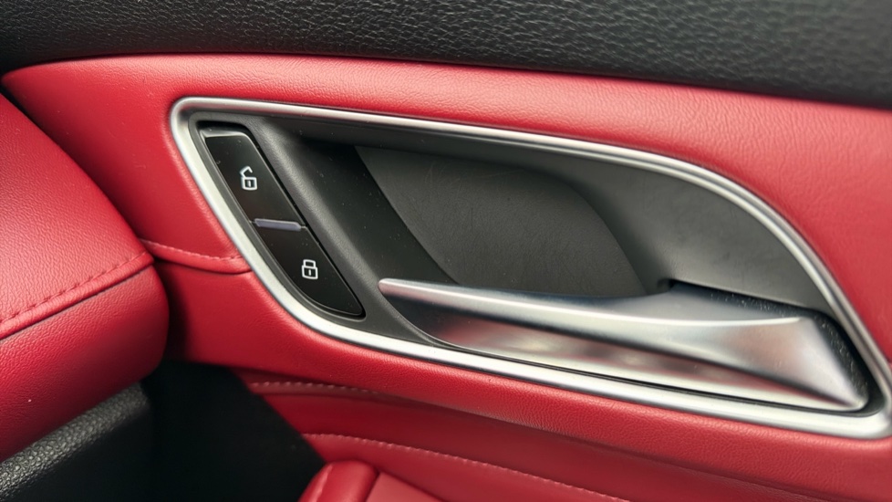 MG HS 1.5 T-GDI Exclusive 5dr DCT Petrol Hatchback - Image 35
