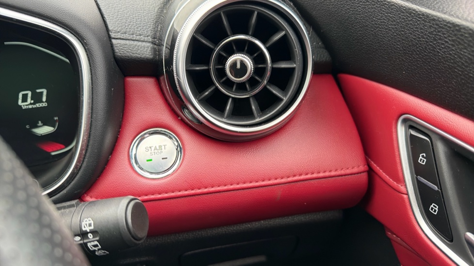 MG HS 1.5 T-GDI Exclusive 5dr DCT Petrol Hatchback - Image 36