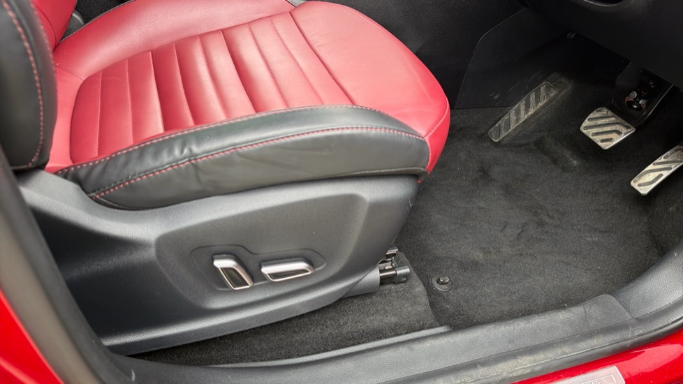 MG HS 1.5 T-GDI Exclusive 5dr DCT Petrol Hatchback - Image 42