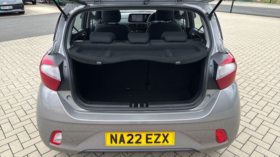 Hyundai i10 1.0 MPi SE Connect 5dr Auto Petrol Hatchback - Image 4