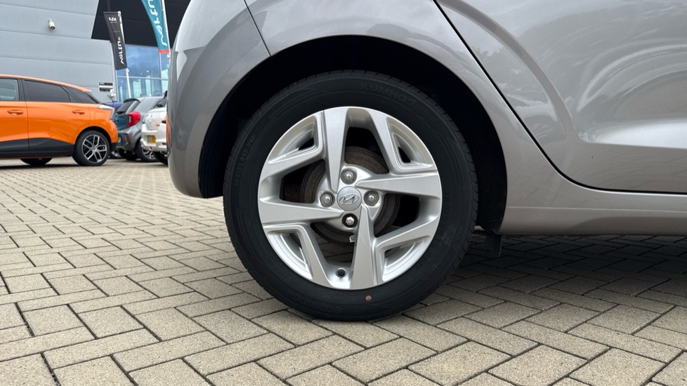 Hyundai i10 1.0 MPi SE Connect 5dr Auto Petrol Hatchback - Image 7