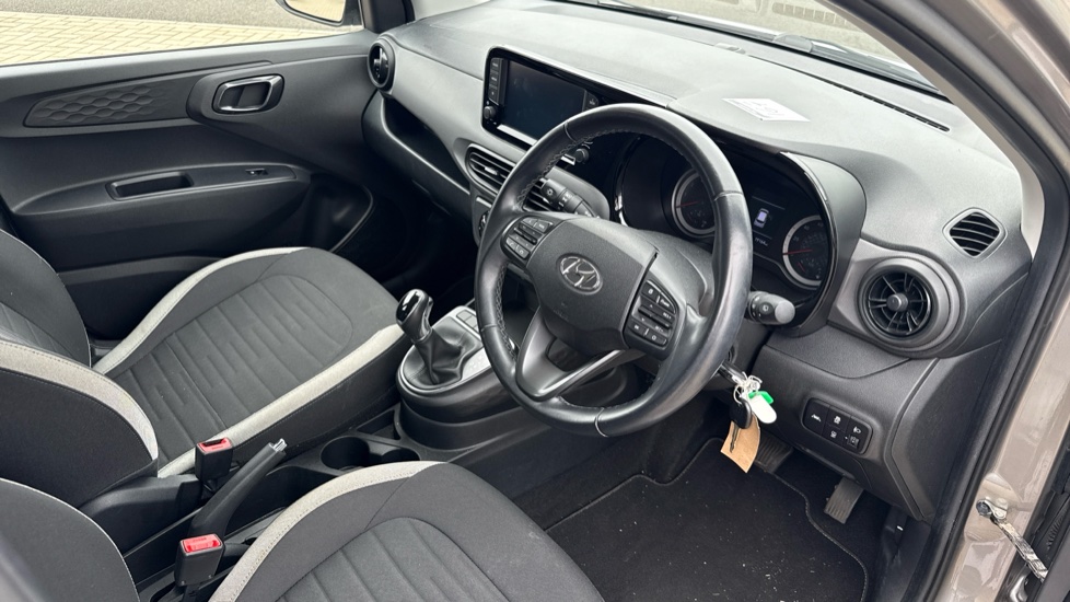 Hyundai i10 1.0 MPi SE Connect 5dr Auto Petrol Hatchback - Image 11