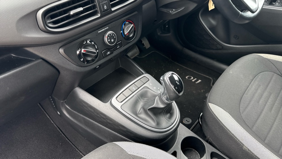 Hyundai i10 1.0 MPi SE Connect 5dr Auto Petrol Hatchback - Image 13
