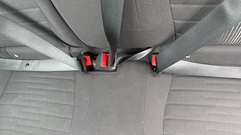Hyundai i10 1.0 MPi SE Connect 5dr Auto Petrol Hatchback - Image 17