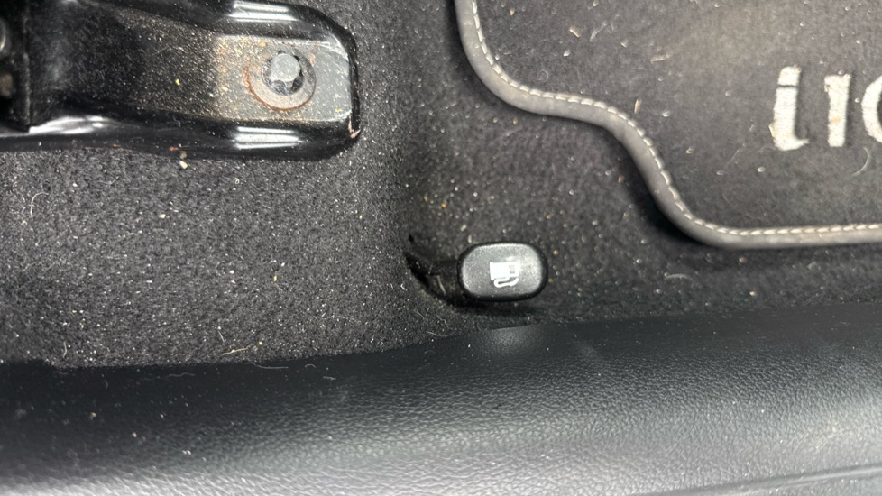 Hyundai i10 1.0 MPi SE Connect 5dr Auto Petrol Hatchback - Image 23