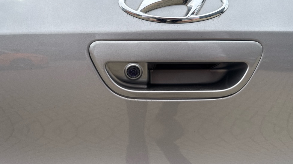 Hyundai i10 1.0 MPi SE Connect 5dr Auto Petrol Hatchback - Image 25