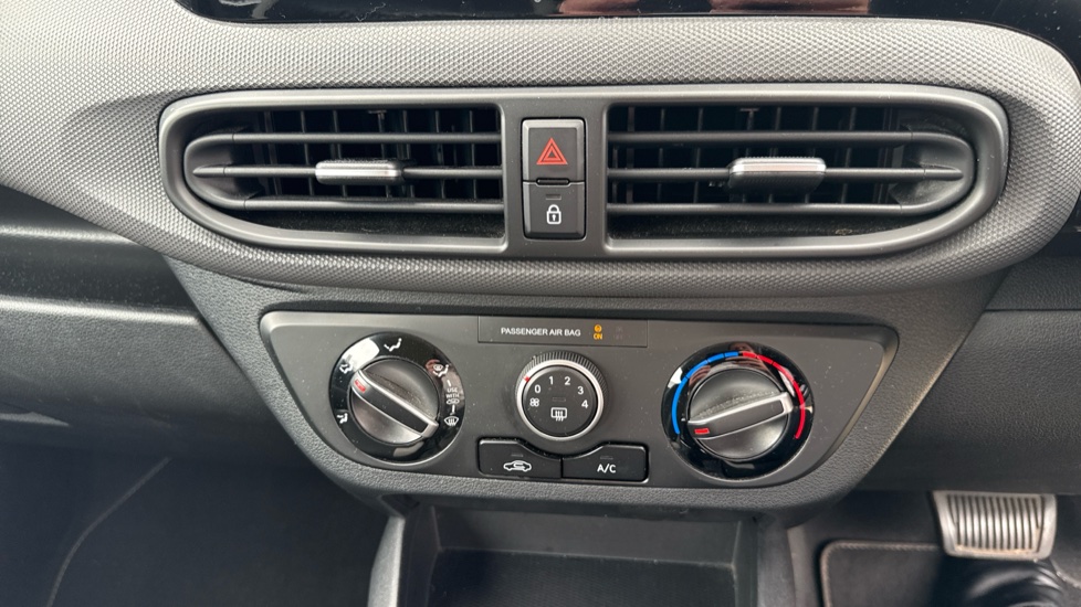 Hyundai i10 1.0 MPi SE Connect 5dr Auto Petrol Hatchback - Image 30