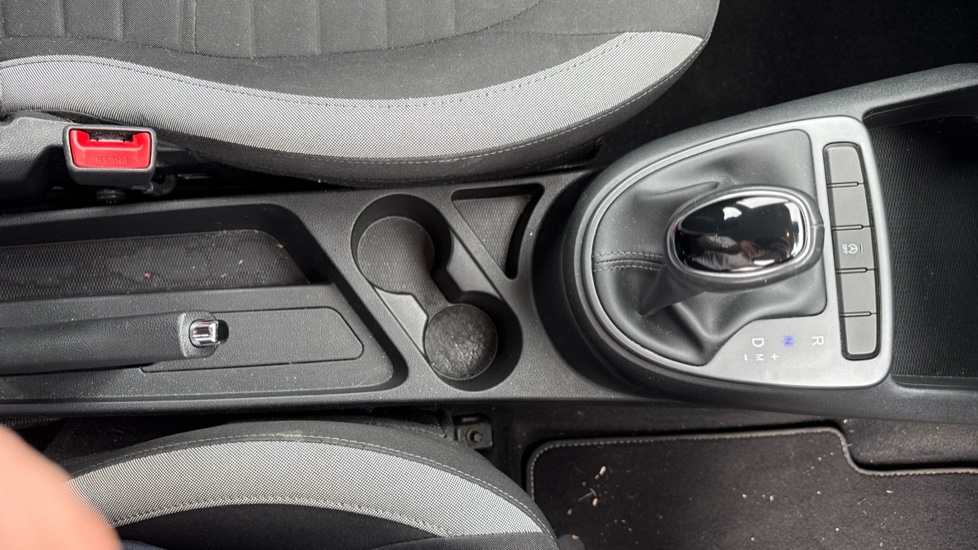 Hyundai i10 1.0 MPi SE Connect 5dr Auto Petrol Hatchback - Image 31