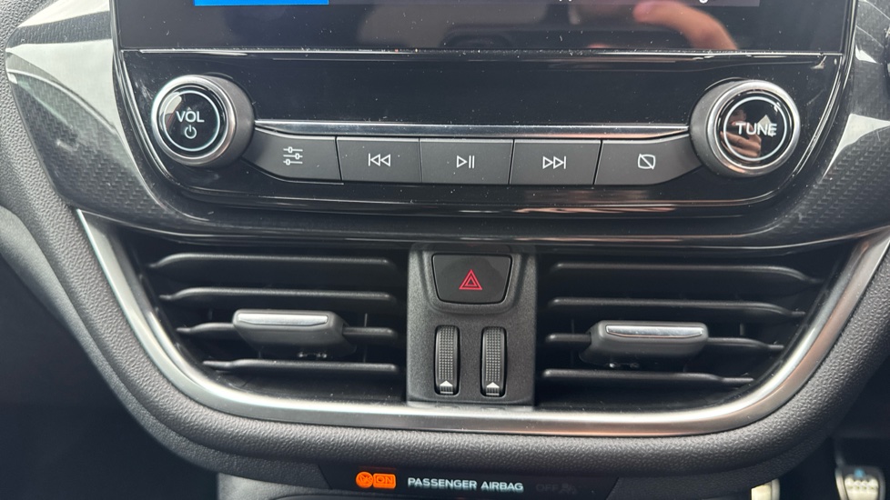 Ford Fiesta 1.0 EcoBoost Hybrid mHEV 125 ST-Line X 5dr Petrol Hatchback - Image 37