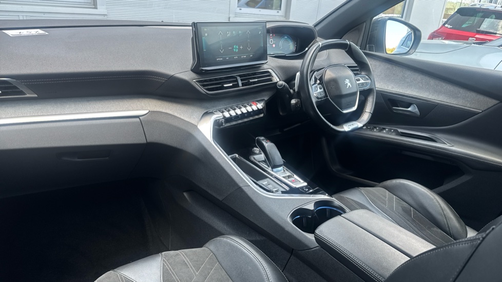 Peugeot 3008 1.6 Hybrid4 300 GT 5dr e-EAT8 Estate - Image 9
