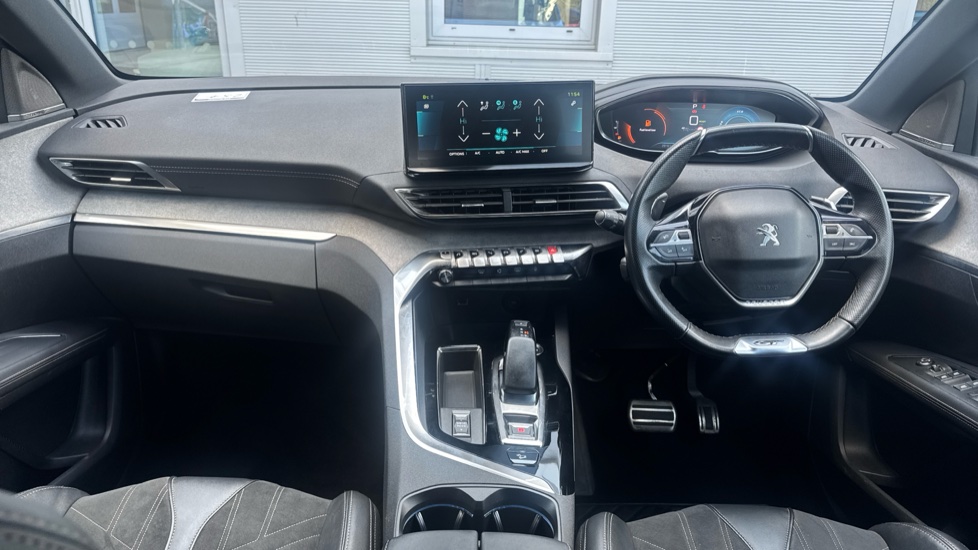 Peugeot 3008 1.6 Hybrid4 300 GT 5dr e-EAT8 Estate - Image 10