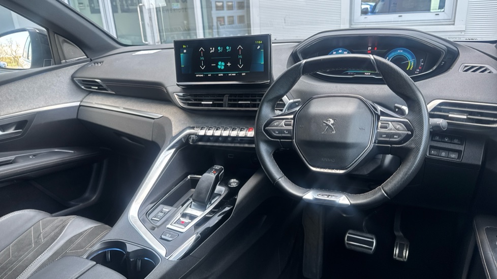 Peugeot 3008 1.6 Hybrid4 300 GT 5dr e-EAT8 Estate - Image 11