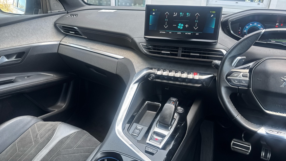 Peugeot 3008 1.6 Hybrid4 300 GT 5dr e-EAT8 Estate - Image 14