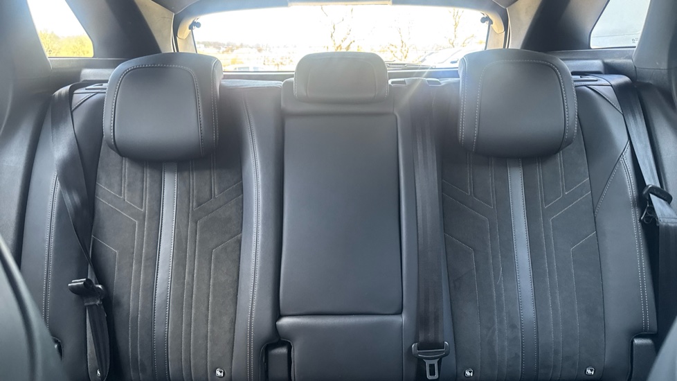 Peugeot 3008 1.6 Hybrid4 300 GT 5dr e-EAT8 Estate - Image 15