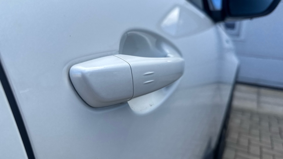 Peugeot 3008 1.6 Hybrid4 300 GT 5dr e-EAT8 Estate - Image 27