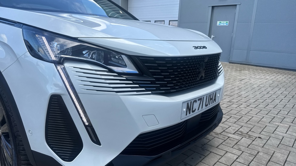 Peugeot 3008 1.6 Hybrid4 300 GT 5dr e-EAT8 Estate - Image 30