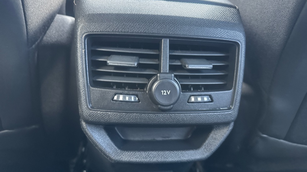 Peugeot 3008 1.6 Hybrid4 300 GT 5dr e-EAT8 Estate - Image 33