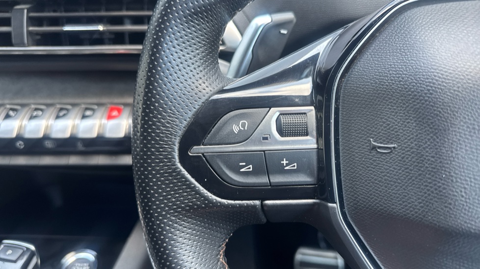 Peugeot 3008 1.6 Hybrid4 300 GT 5dr e-EAT8 Estate - Image 35