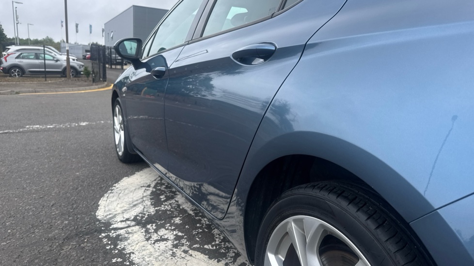 Vauxhall Astra 1.4T 16V 150 SRi 5dr Petrol Hatchback - Image 26