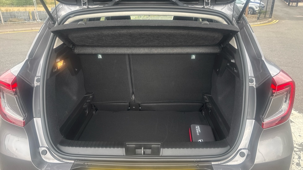 Renault Captur 1.3 TCE 140 Iconic 5dr Petrol Hatchback - Image 4