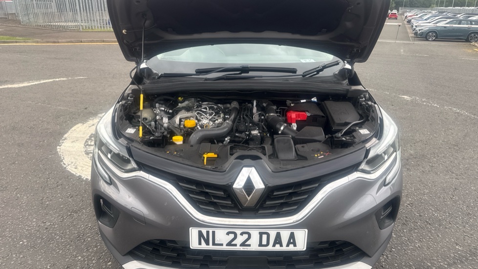 Renault Captur 1.3 TCE 140 Iconic 5dr Petrol Hatchback - Image 8