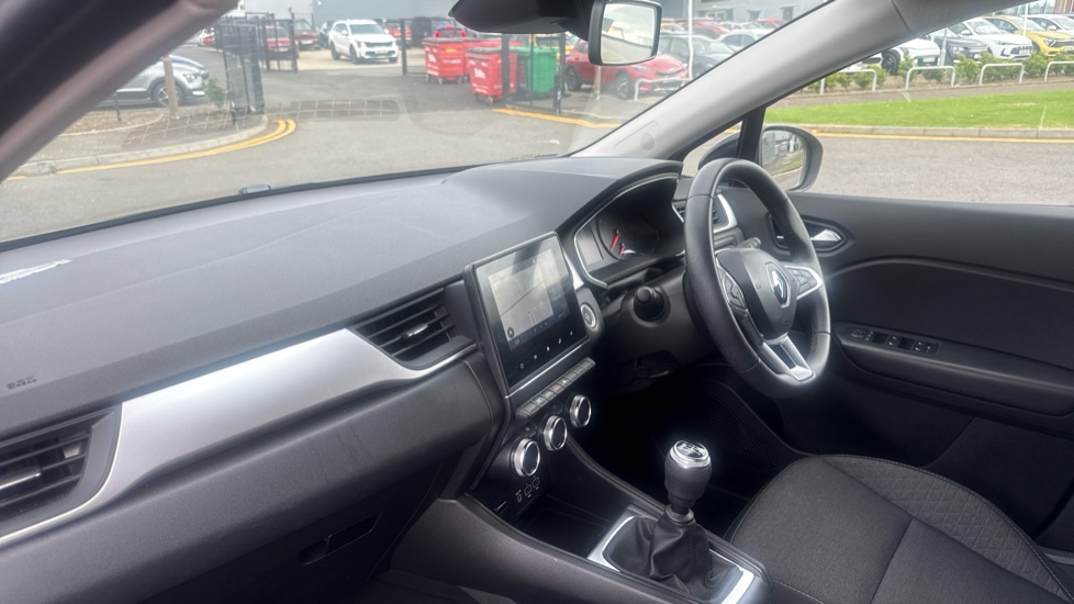 Renault Captur 1.3 TCE 140 Iconic 5dr Petrol Hatchback - Image 9