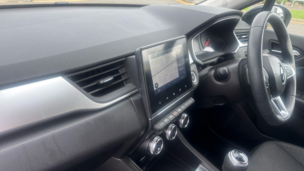 Renault Captur 1.3 TCE 140 Iconic 5dr Petrol Hatchback - Image 14