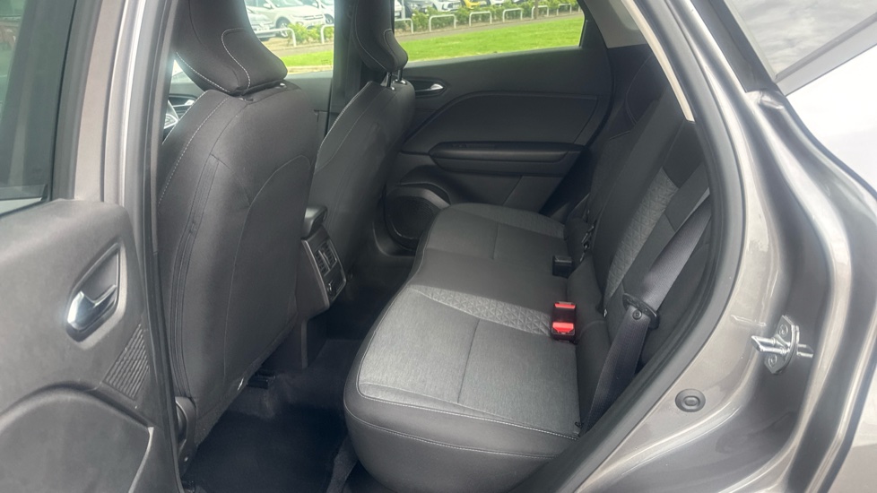 Renault Captur 1.3 TCE 140 Iconic 5dr Petrol Hatchback - Image 16
