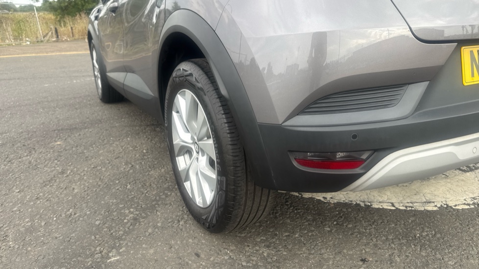 Renault Captur 1.3 TCE 140 Iconic 5dr Petrol Hatchback - Image 22