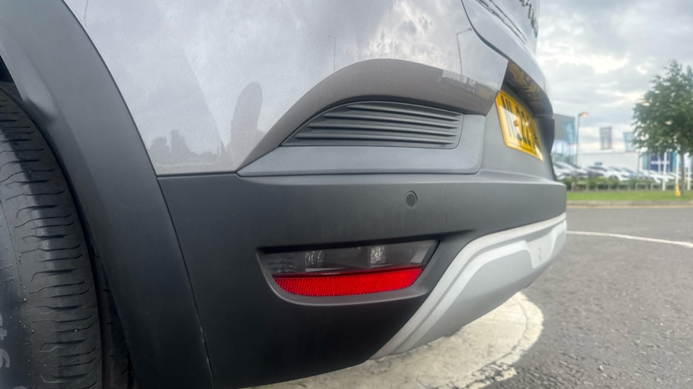 Renault Captur 1.3 TCE 140 Iconic 5dr Petrol Hatchback - Image 23