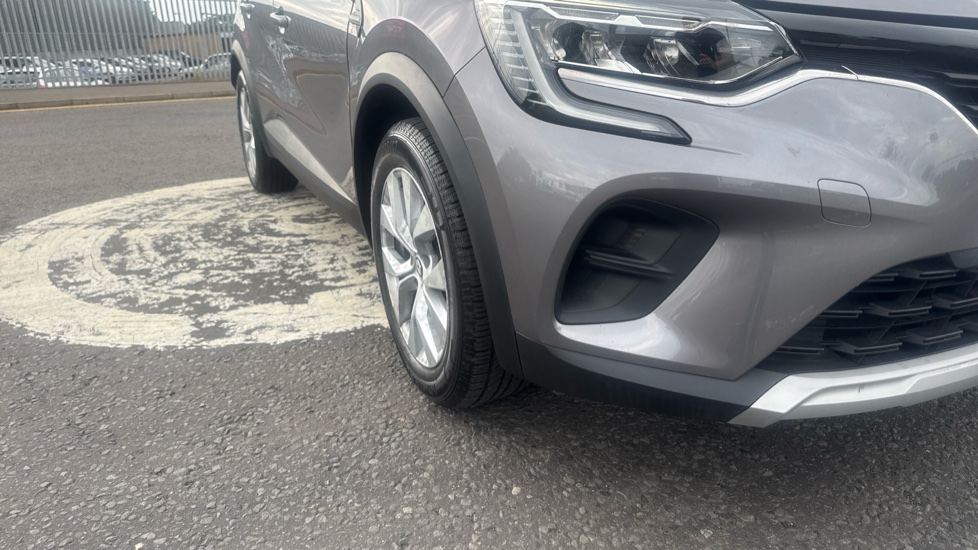 Renault Captur 1.3 TCE 140 Iconic 5dr Petrol Hatchback - Image 26