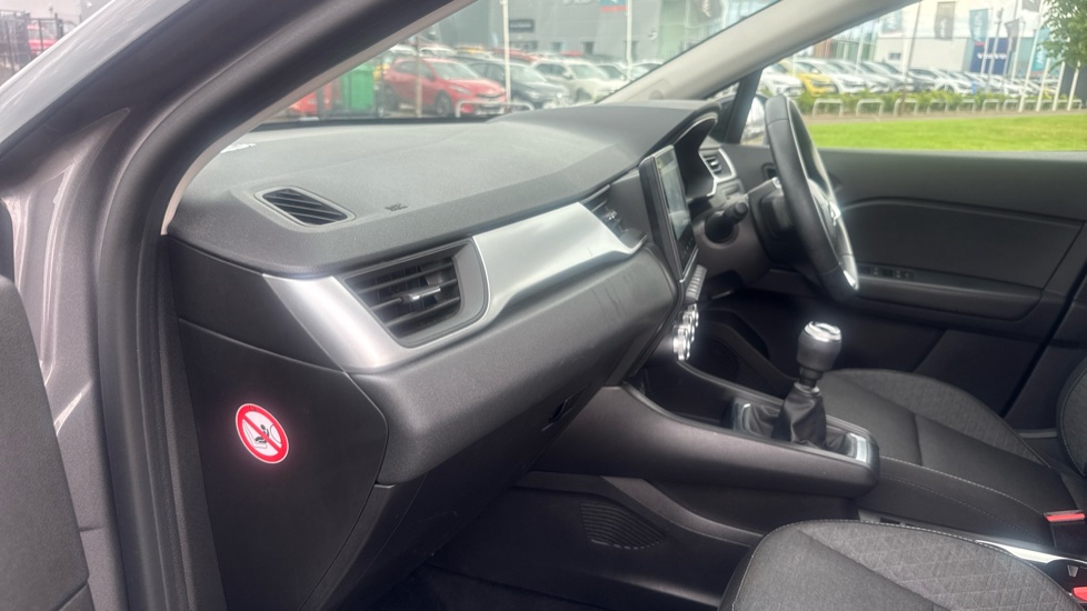 Renault Captur 1.3 TCE 140 Iconic 5dr Petrol Hatchback - Image 31