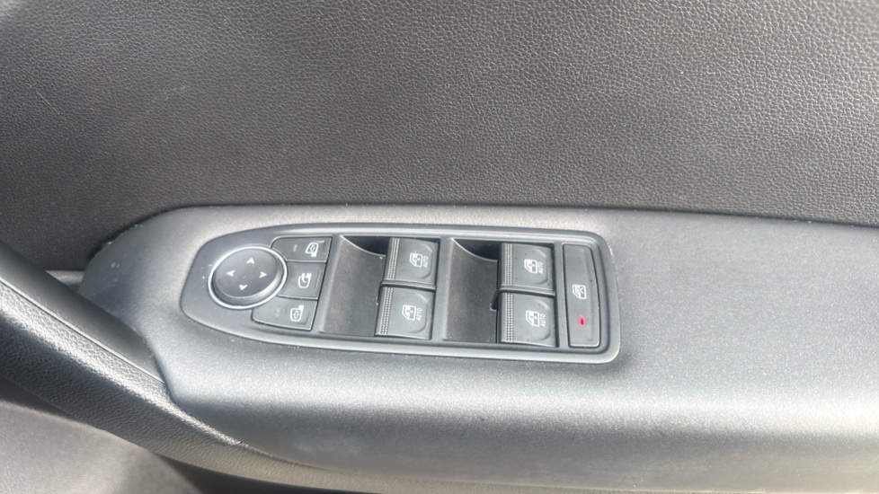 Renault Captur 1.3 TCE 140 Iconic 5dr Petrol Hatchback - Image 33