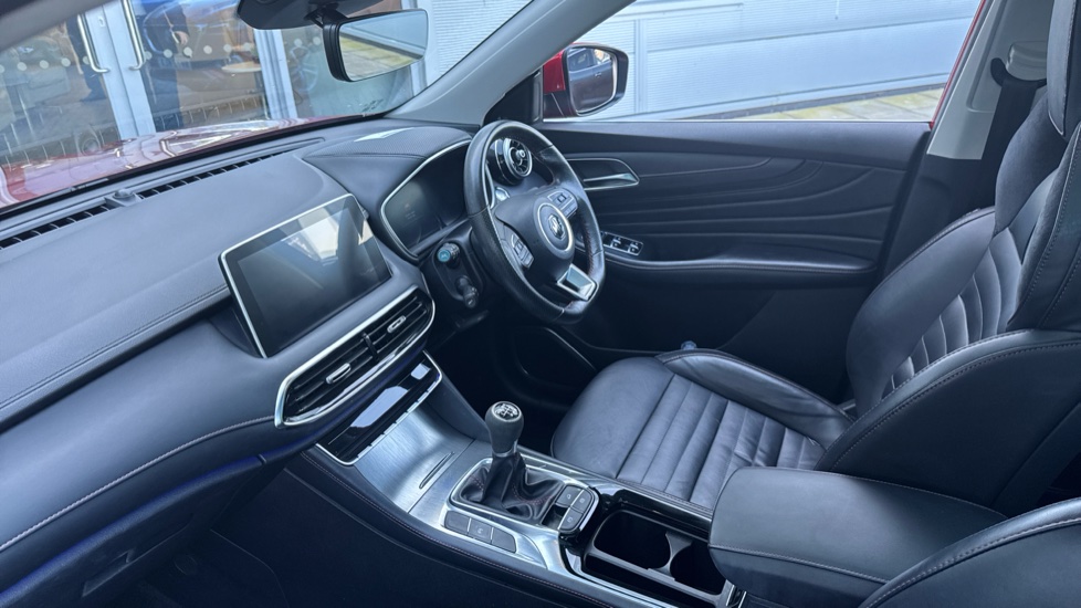 MG HS 1.5 T-GDI Exclusive 5dr Petrol Hatchback - Image 9