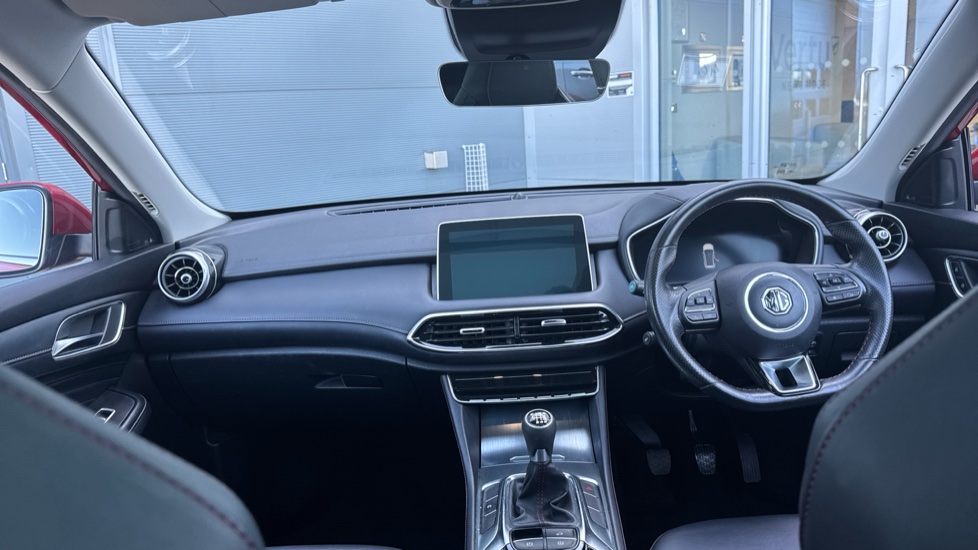 MG HS 1.5 T-GDI Exclusive 5dr Petrol Hatchback - Image 10