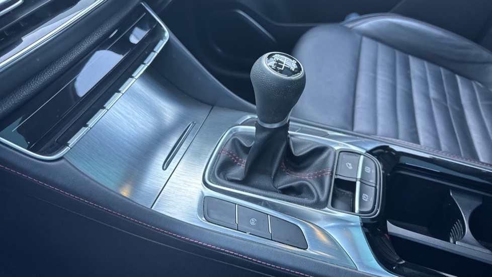 MG HS 1.5 T-GDI Exclusive 5dr Petrol Hatchback - Image 13