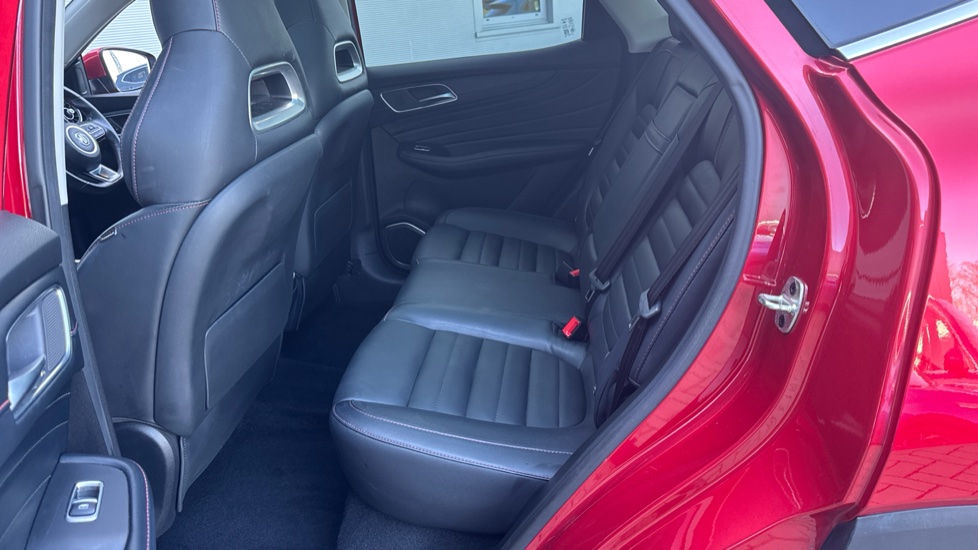 MG HS 1.5 T-GDI Exclusive 5dr Petrol Hatchback - Image 16